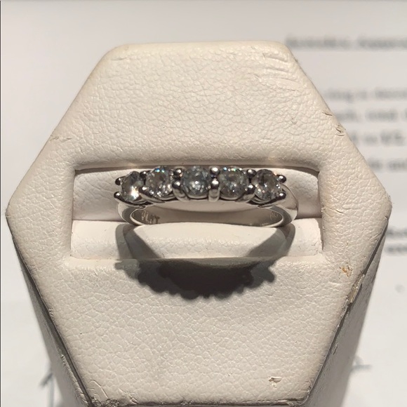 Platinum Dimond Ring - Picture 2 of 6